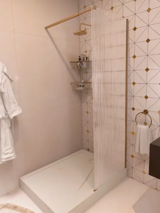 Душевая перегородка Good Door Walk in ВИ00031 110х195 см, профиль матовое золото, стекло рифленое